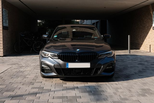 BMW 330i M Sport/Laser/HUD/H&amp;K/Alcant./Vollausst.