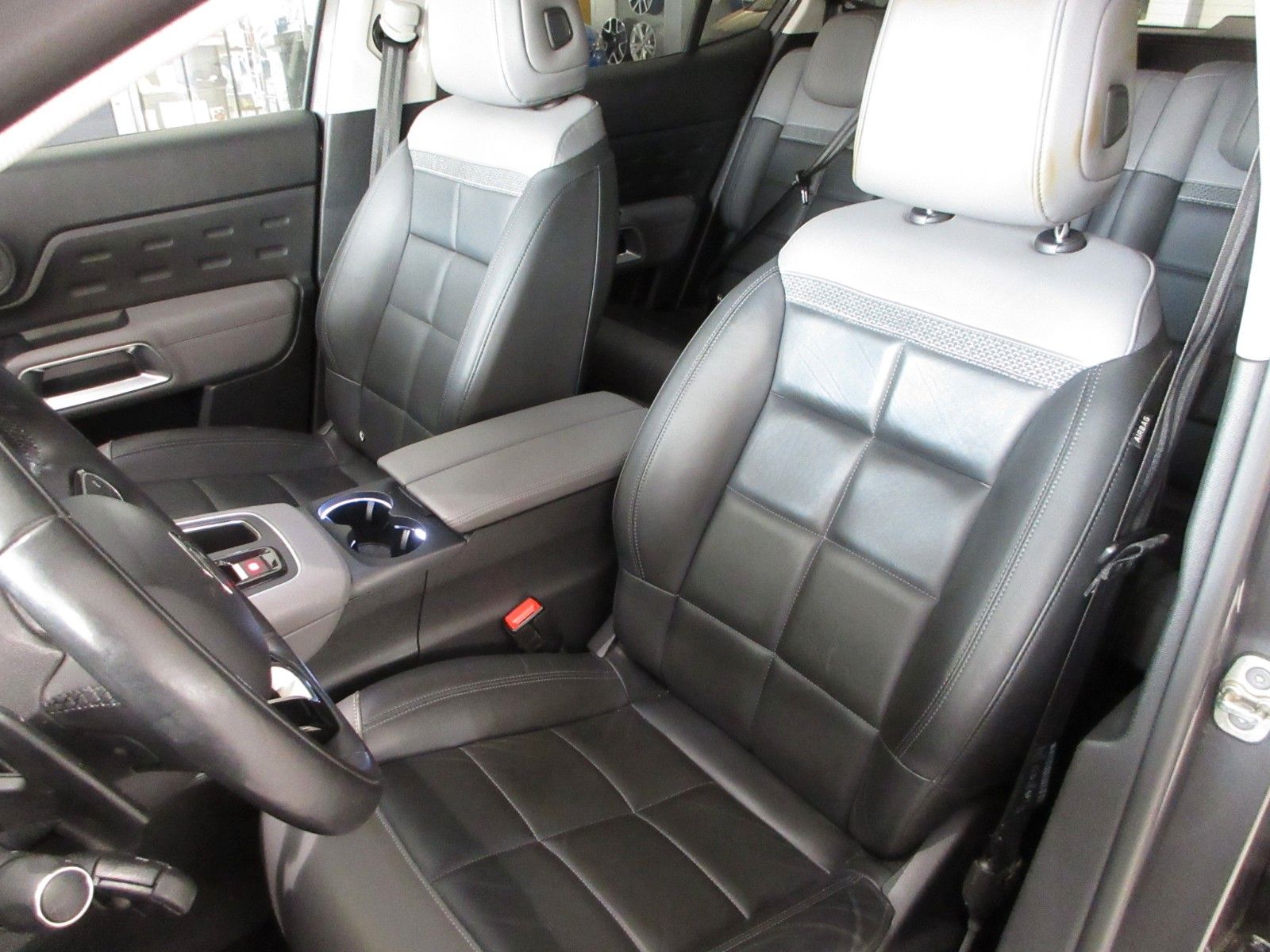 Fahrzeugabbildung Citroën C5 Aircross 1.2T LED/NAVI/SHZ/LEDER/R´CAM