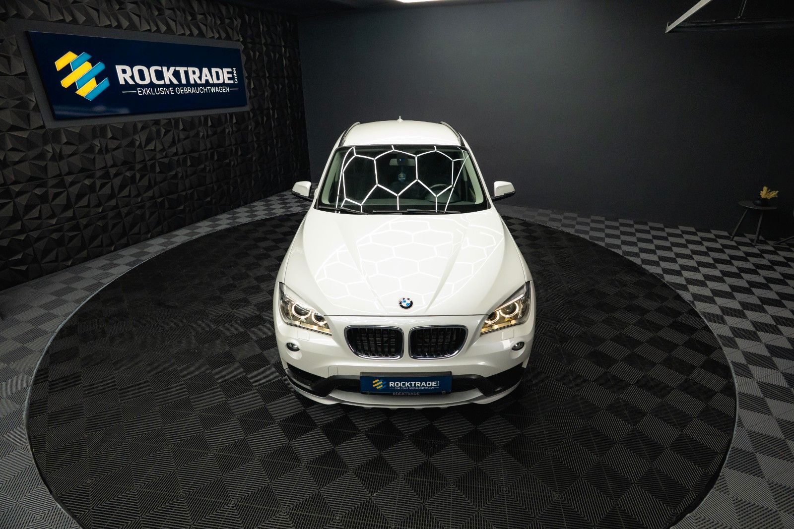 Fahrzeugabbildung BMW X1 xDrive20d Sport Line Autom. Bi-Xenon*Perlmutt