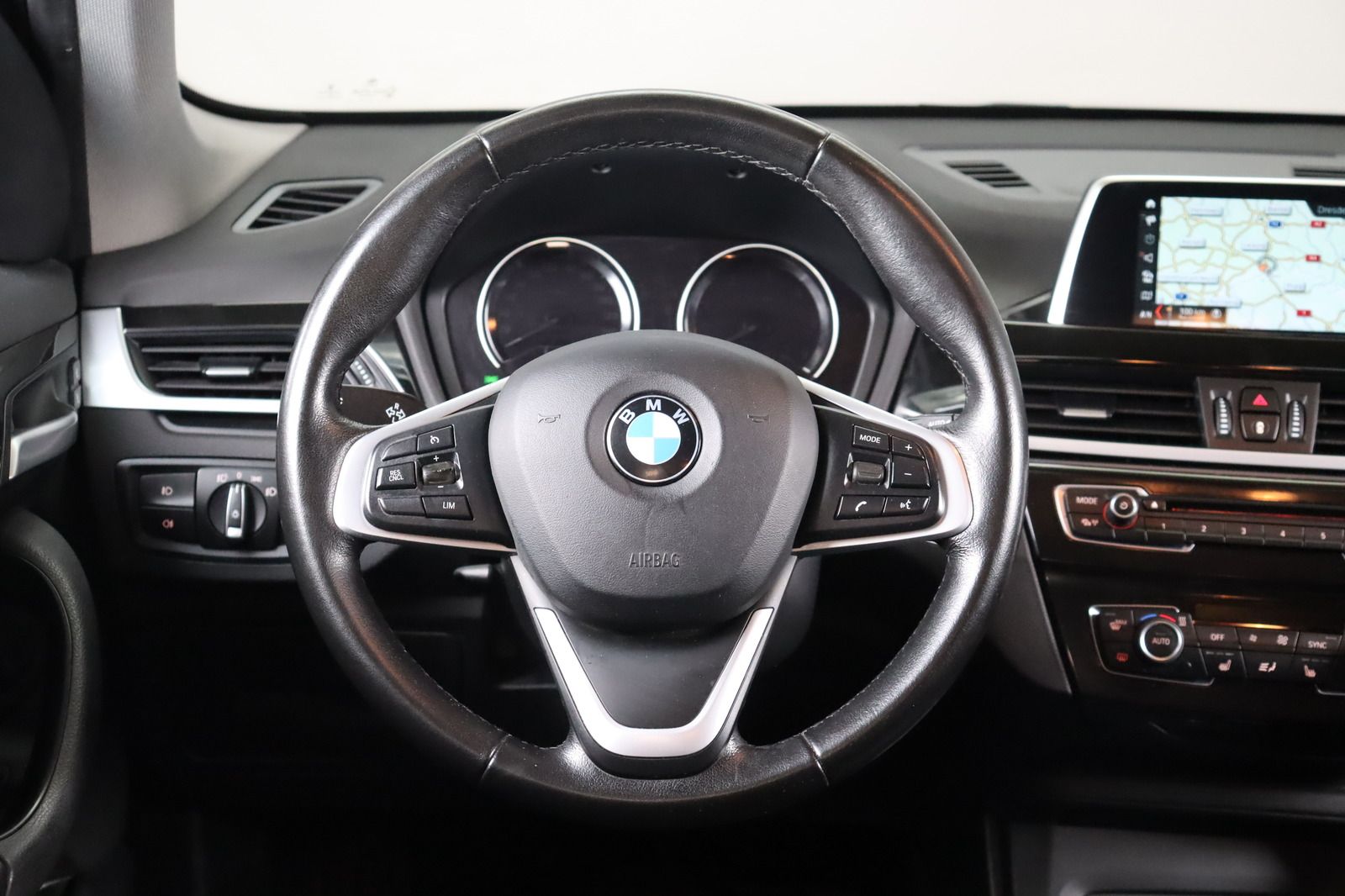 Fahrzeugabbildung BMW X1 xDrive18d * LED * Navi * RFK