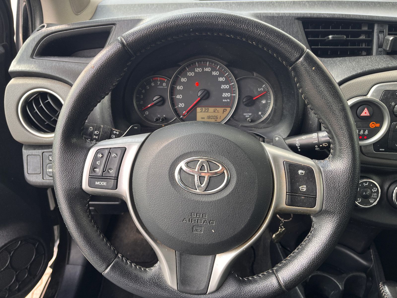 Fahrzeugabbildung Toyota Yaris Life Automatik / Frontschaden