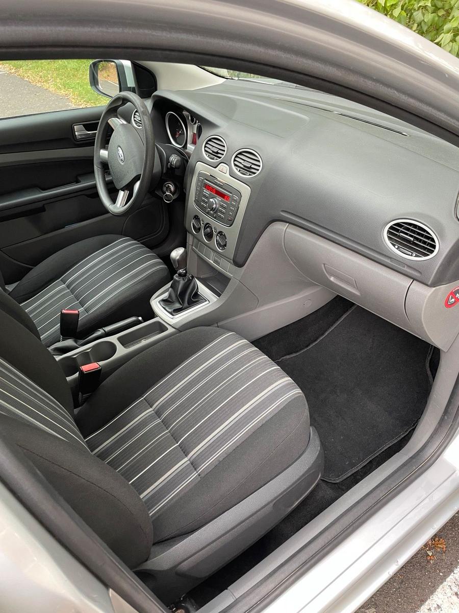 Ford Focus 2010 — photo 7