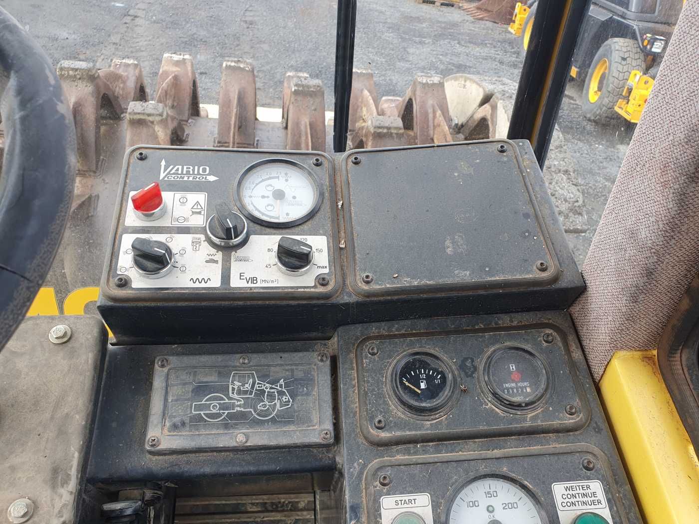 Fahrzeugabbildung BOMAG BW 225 D-3 / 2001 / nur 3.824h! / Variocontrol
