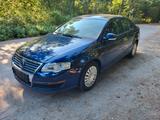 Volkswagen Passat 1.9 TDI DPF BlueMotion - Volkswagen Passat mit Diesel-Antrieb: Limousine, 1.9