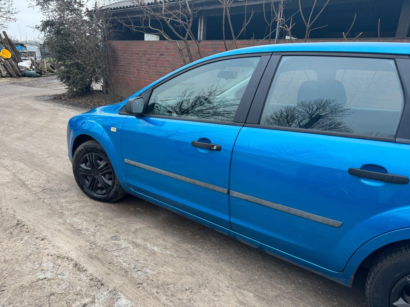 Ford Focus 2005 — photo 13