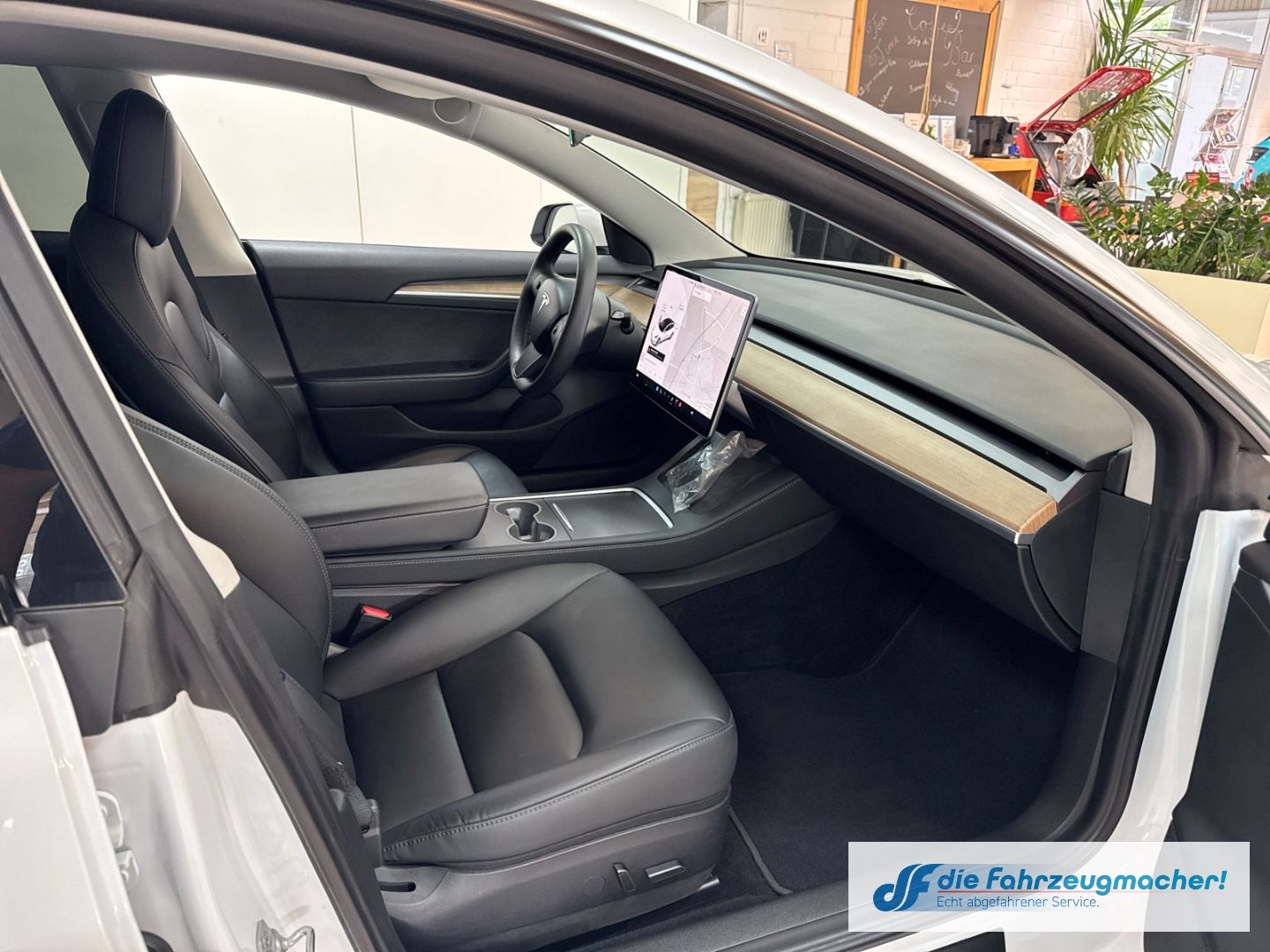 Fahrzeugabbildung Tesla Model 3 Basis RWD Soundsystem ACC El. Heckklappe