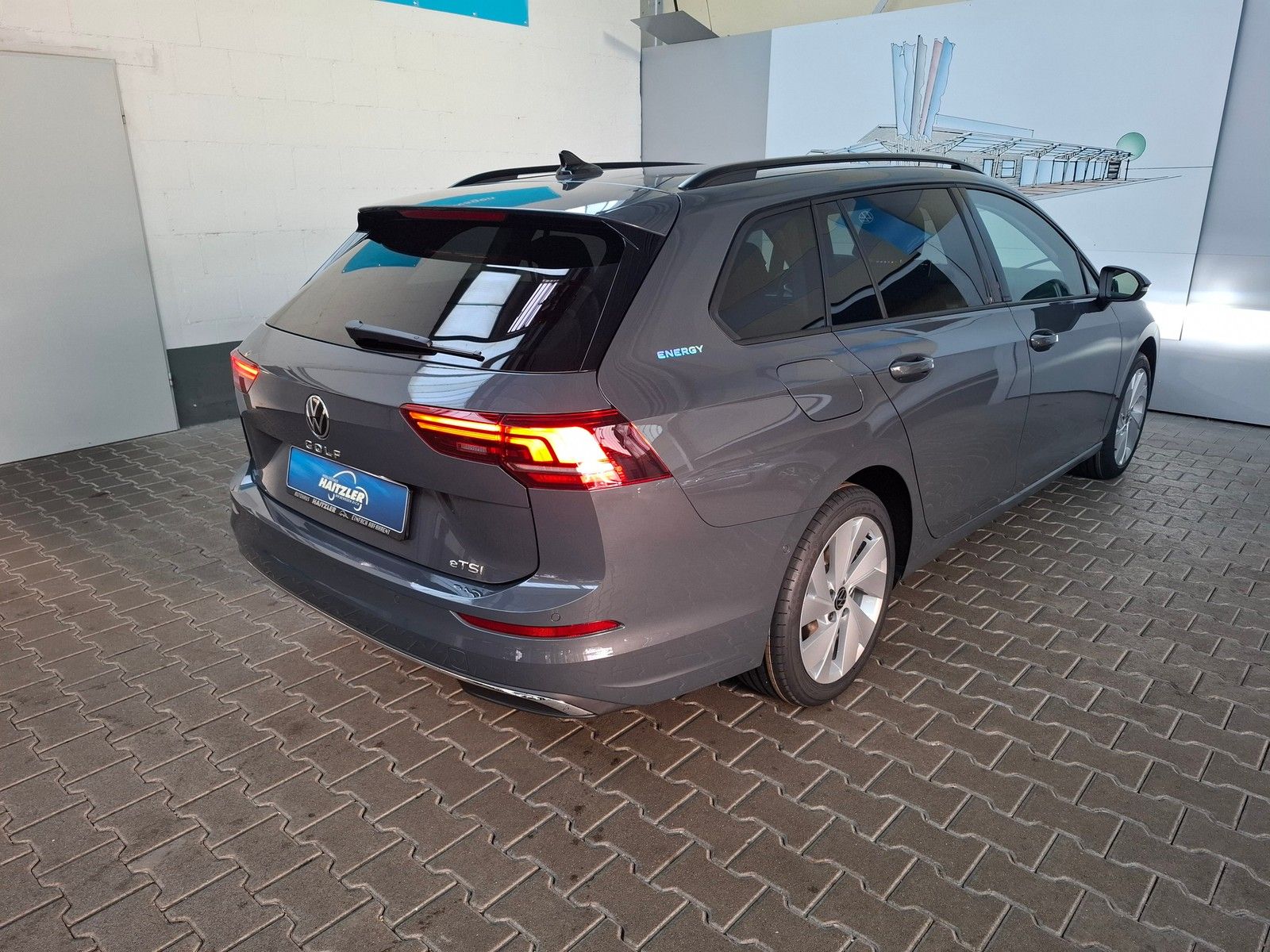 Fahrzeugabbildung Volkswagen Golf VIII Variant 1.5 eTSI 110 kW Energy + Navi