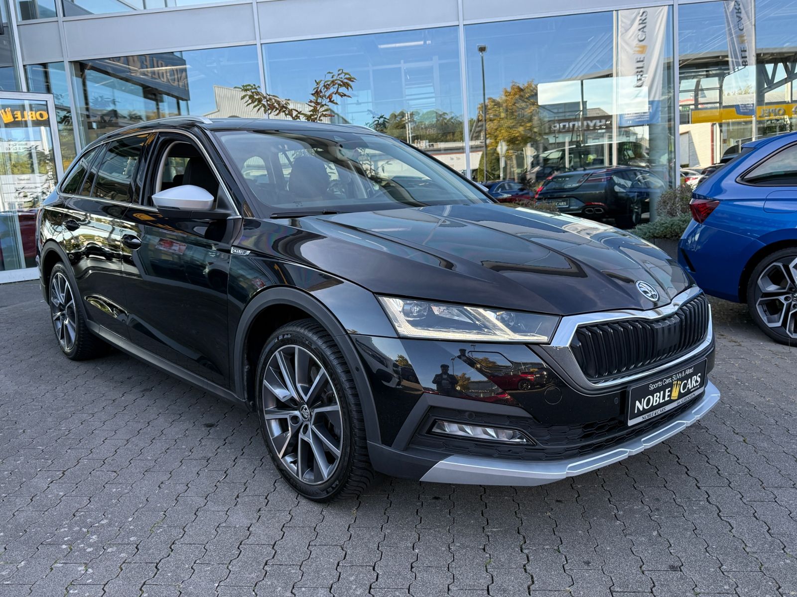 Fahrzeugabbildung SKODA Octavia Combi Scout 4x4 KAM ACC HUD LED