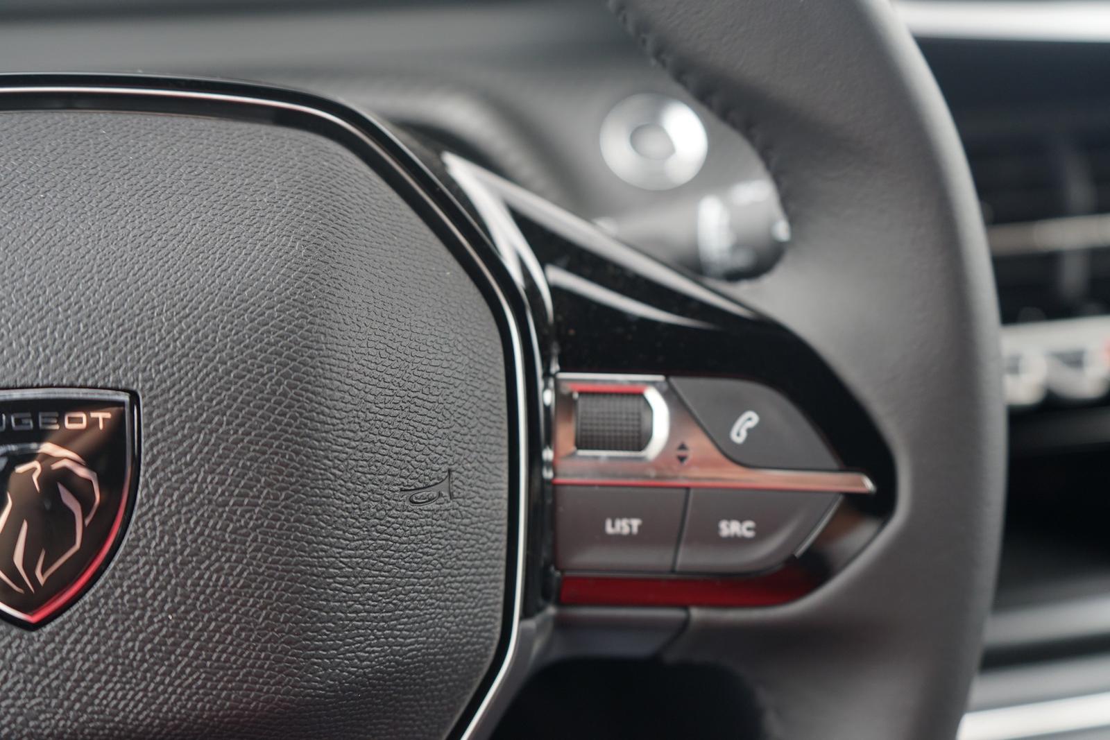 Peugeot 2008 PureTech 145 Aut. LED ACC Navi 360°