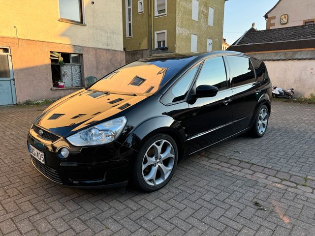 Ford S-Max S-Max Titanium. 7 Plätze. TÜV NEU