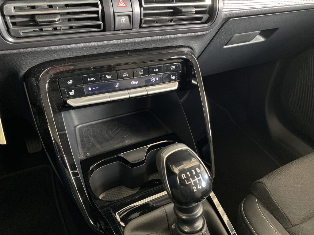 Fahrzeugabbildung Citroën C3 Turbo 100 MAX *Winter-Pak*CAM*Allwetter*Navi*