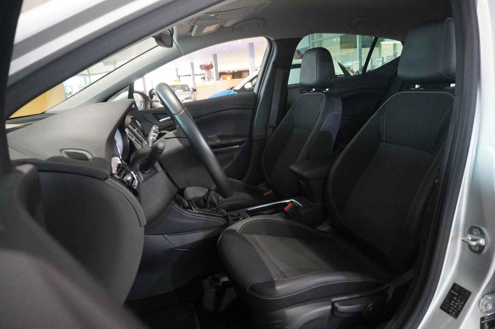 Fahrzeugabbildung Opel Astra K Lim. 1.4T INNOV. NAVI/LED/KAMERA/TEMP.