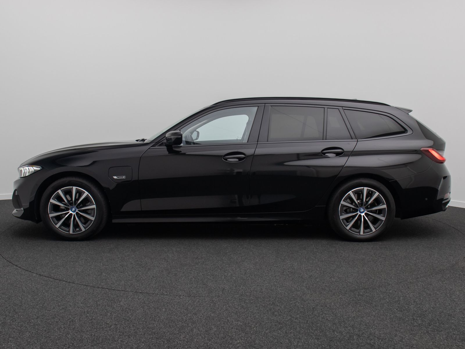 Fahrzeugabbildung BMW 330e Kamera DAB Stop&Go AHK Sport Fernlichtassis