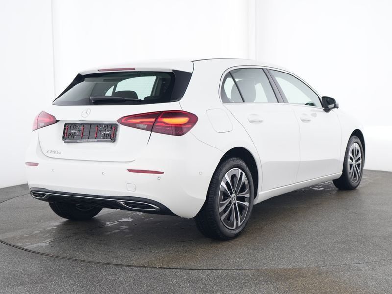 Fahrzeugabbildung Mercedes-Benz A 250 e Progressive *Totwinkel*360°*LED*Kamera*