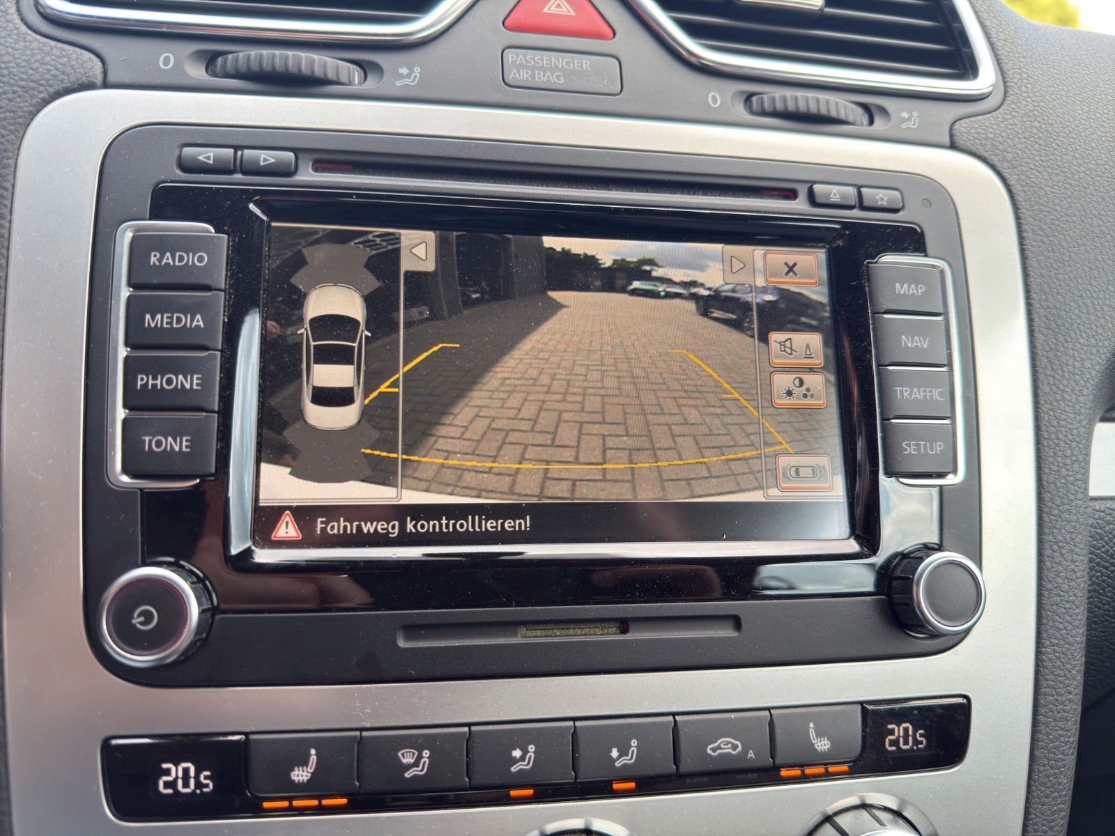 Fahrzeugabbildung Volkswagen Eos Sport&Style *Pano*Kamera*Bi-Xen*Parklenkass*