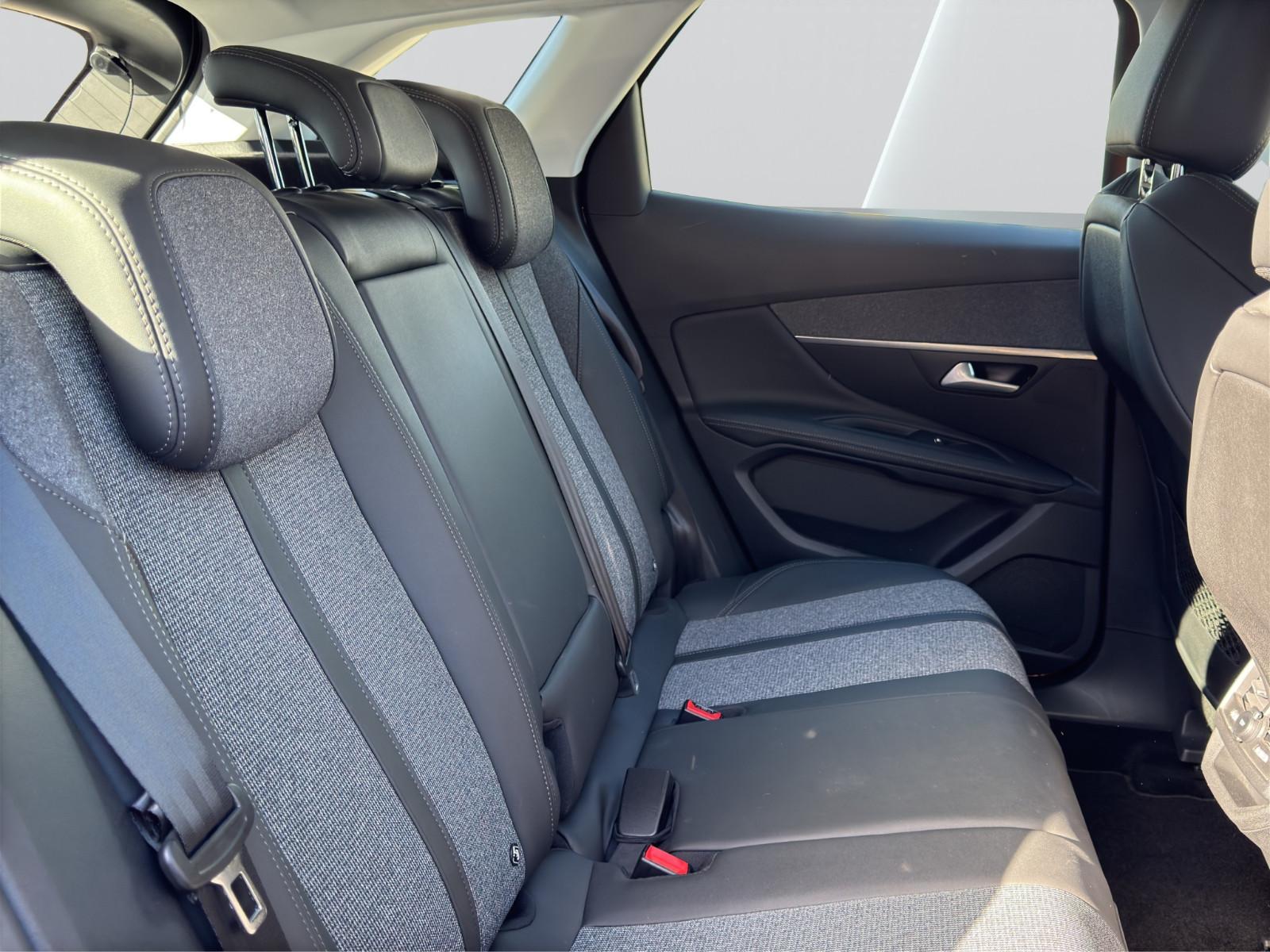 Peugeot 3008 1.2 PureTech 130 Allure Full LED, wenig KM