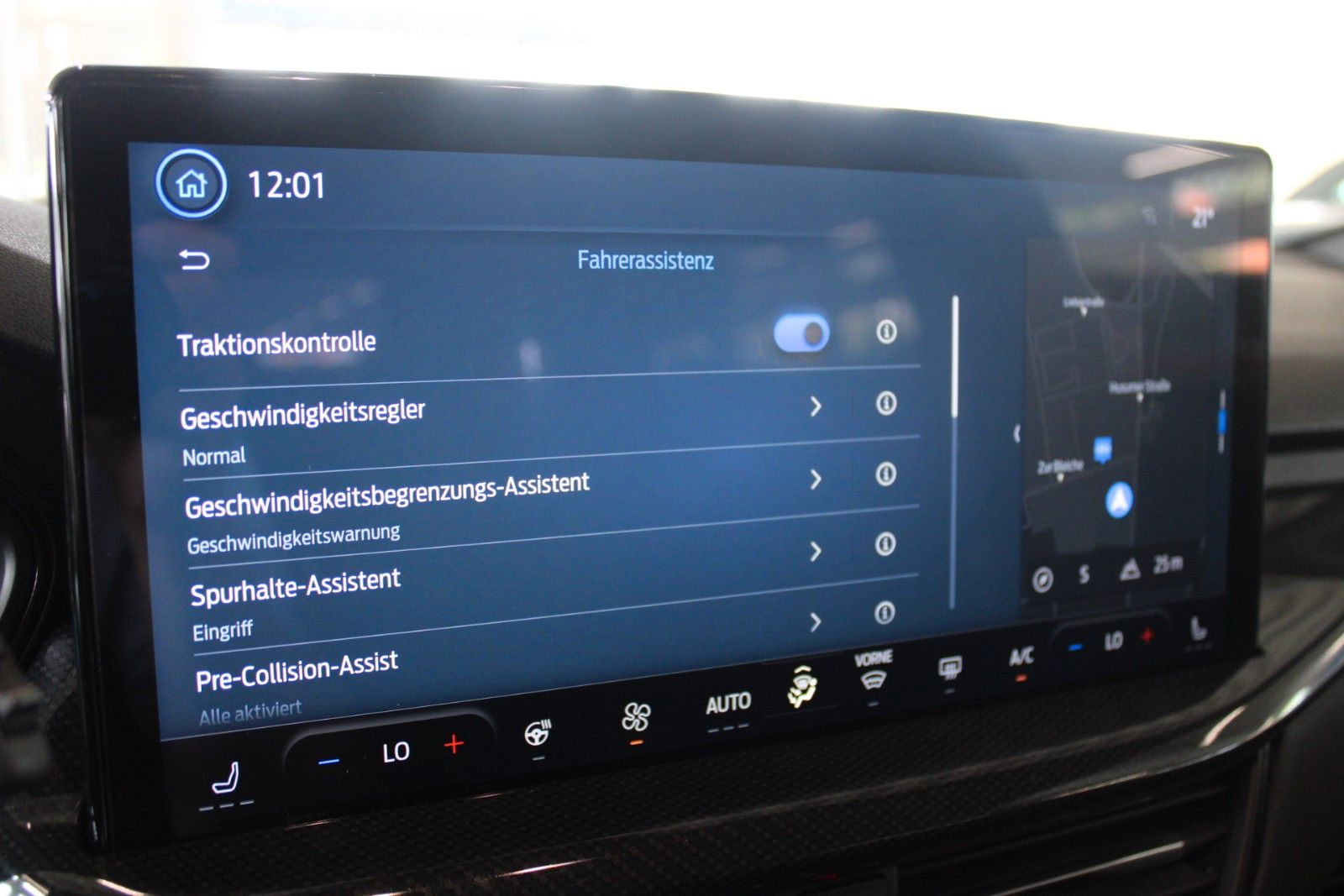 Fahrzeugabbildung Ford Focus ST-Line Aut. LED ACC BLIS WinterPaket uvm.