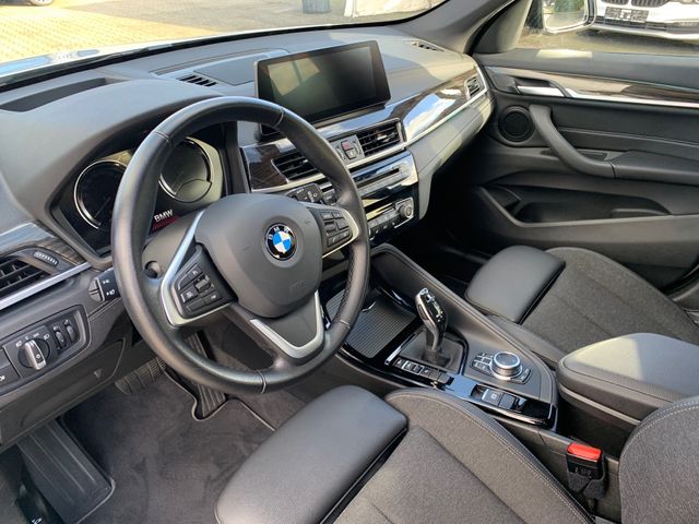 Fahrzeugabbildung BMW X1 sDrive 18i Sport+LED+Head-up+Pano+Kamera+AHK