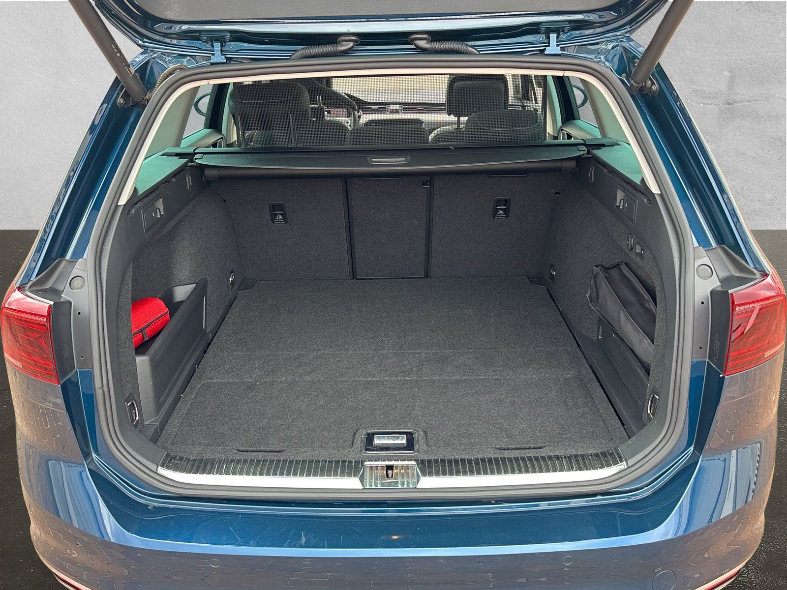 Fahrzeugabbildung Volkswagen Passat Variant Elegance 2.0 TDI 4Motion DSG AHK