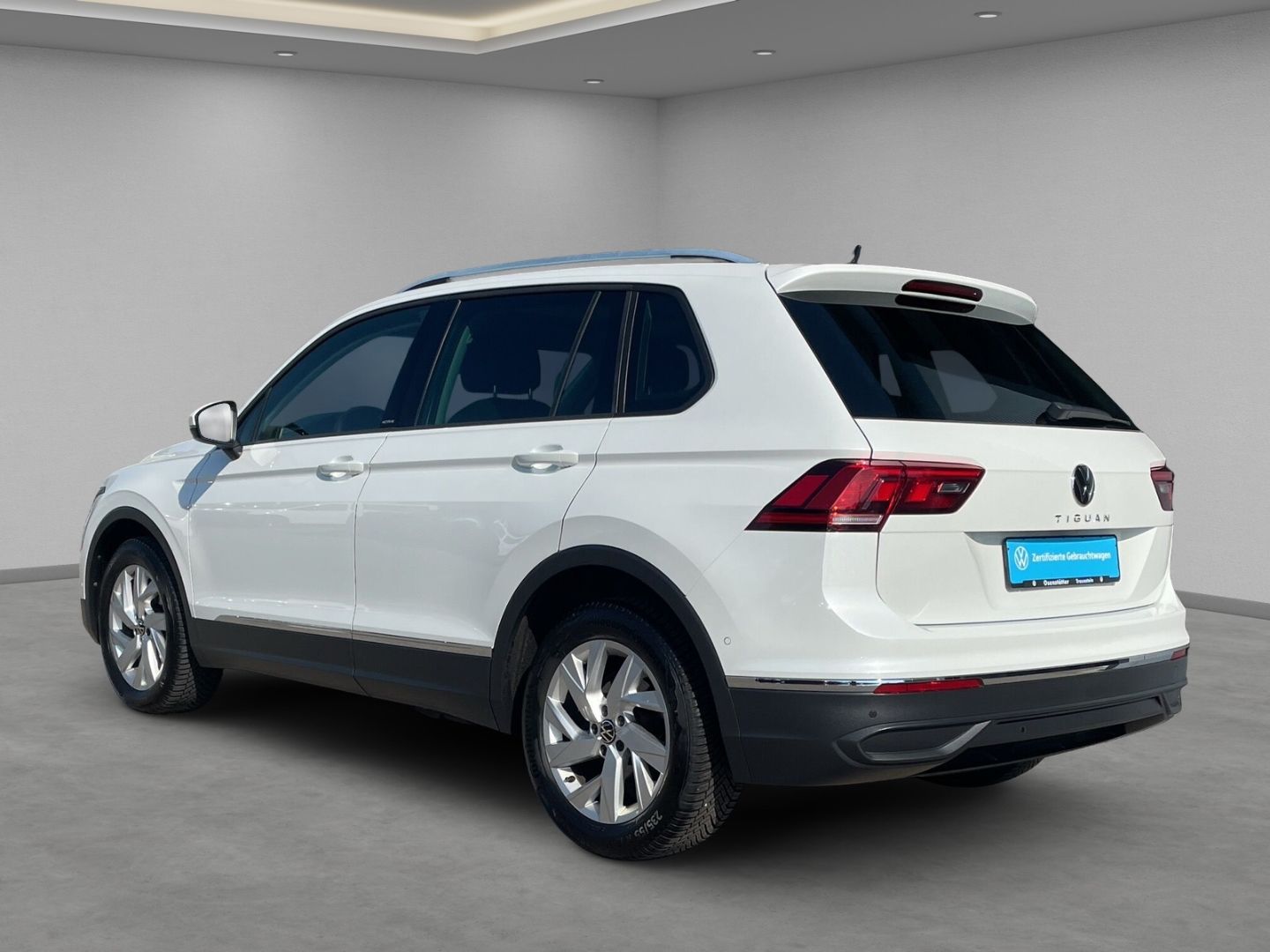 Volkswagen Tiguan 2,0 TDI Active LED AHK SHZ Pano ParkAssis foto 2