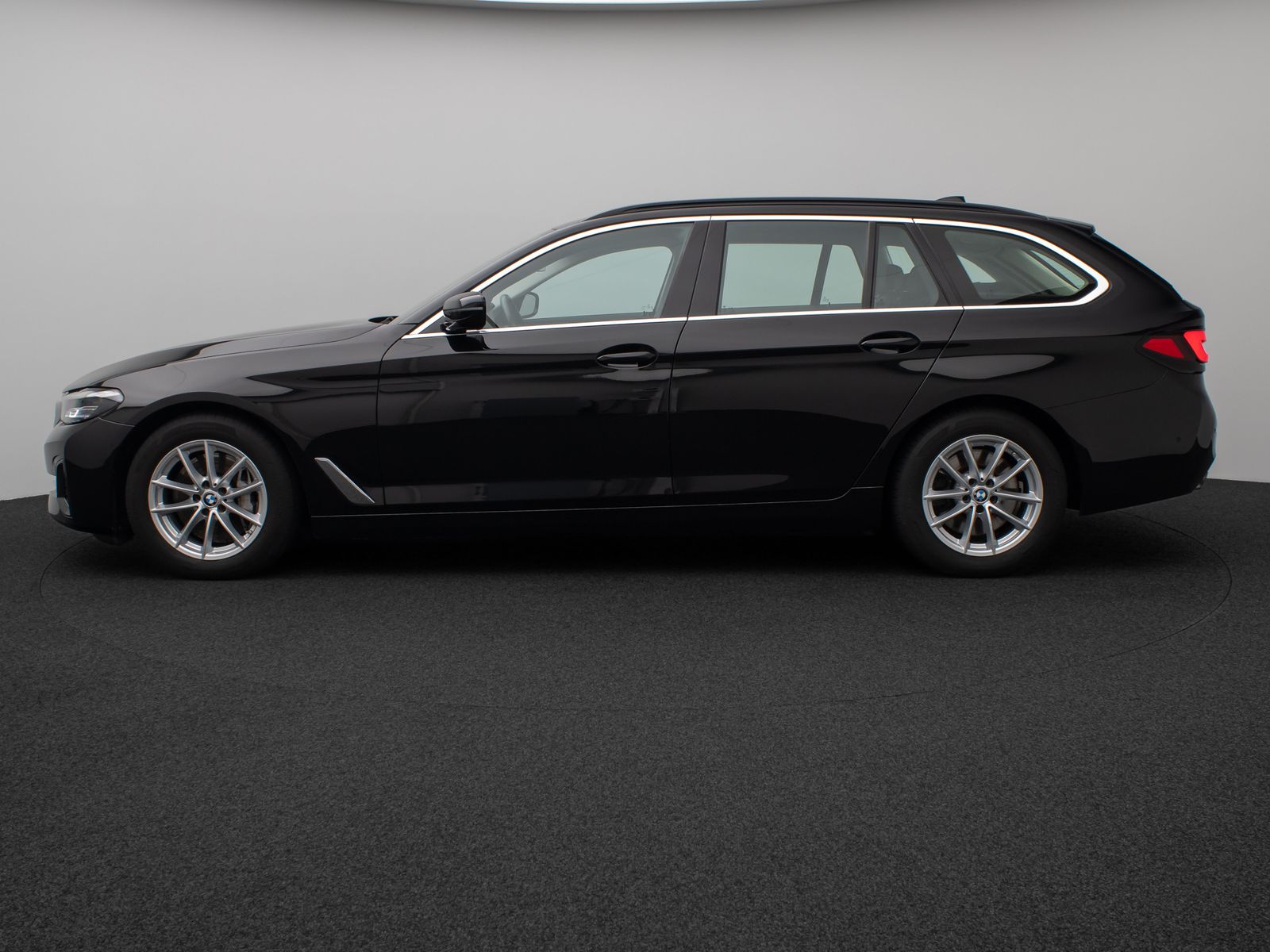 Fahrzeugabbildung BMW 530d xD Kamera HUD 4xKlima Komfort Alarm Sport