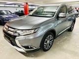 Mitsubishi Outlander Top 2.2 DI-D Top 4WD 7-Sitzer - Mitsubishi Outlander mit Anhängerkupplung