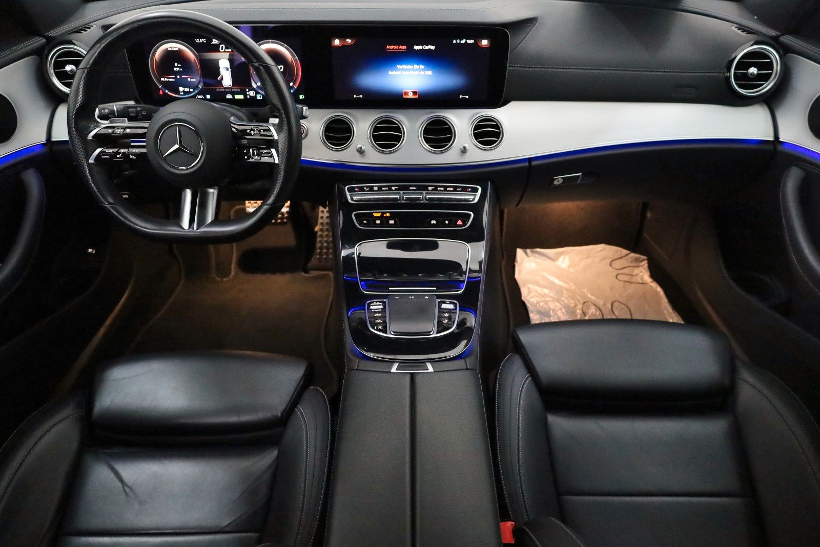 Fahrzeugabbildung Mercedes-Benz E 450 T, 4Matic,AMG Line,Panorama,360°,AHK el,WR
