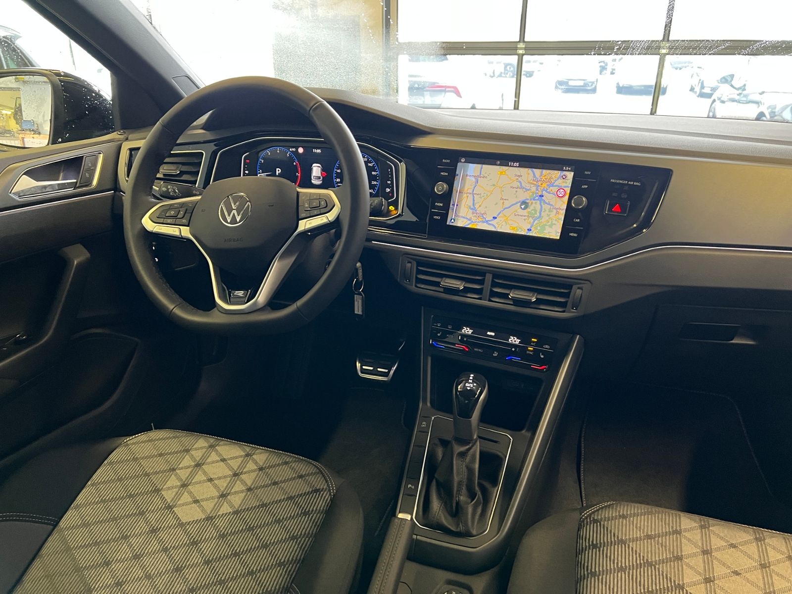 Fahrzeugabbildung Volkswagen Taigo R-Line 1.5 TSI DSG *AHK, Navi, "IQ.DRIVE"*