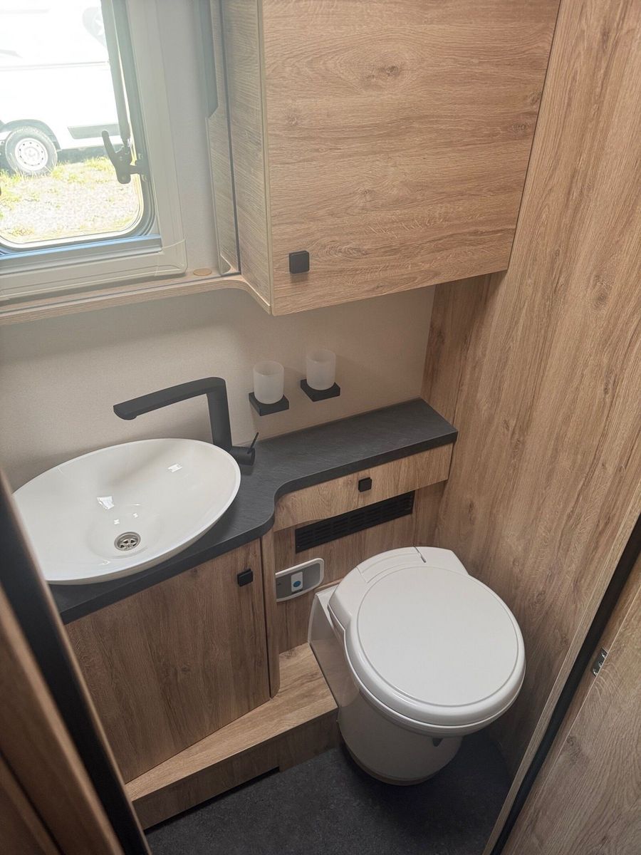 Fahrzeugabbildung Eura Mobil Integra Line IL 720 EF SAT, SOLAR, LUFTFEDERUNG