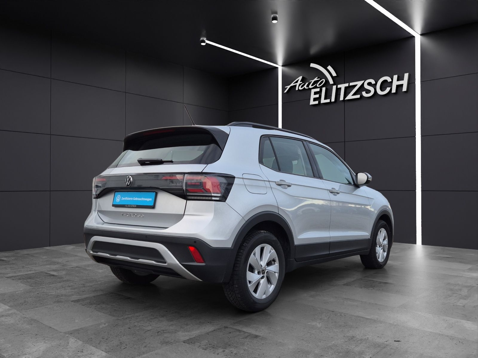 Fahrzeugabbildung Volkswagen T-Cross TSI Life LED Navi AID ACC PDC SH LM