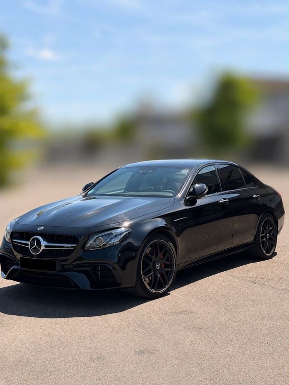 Image of Mercedes-Benz E 63 AMG