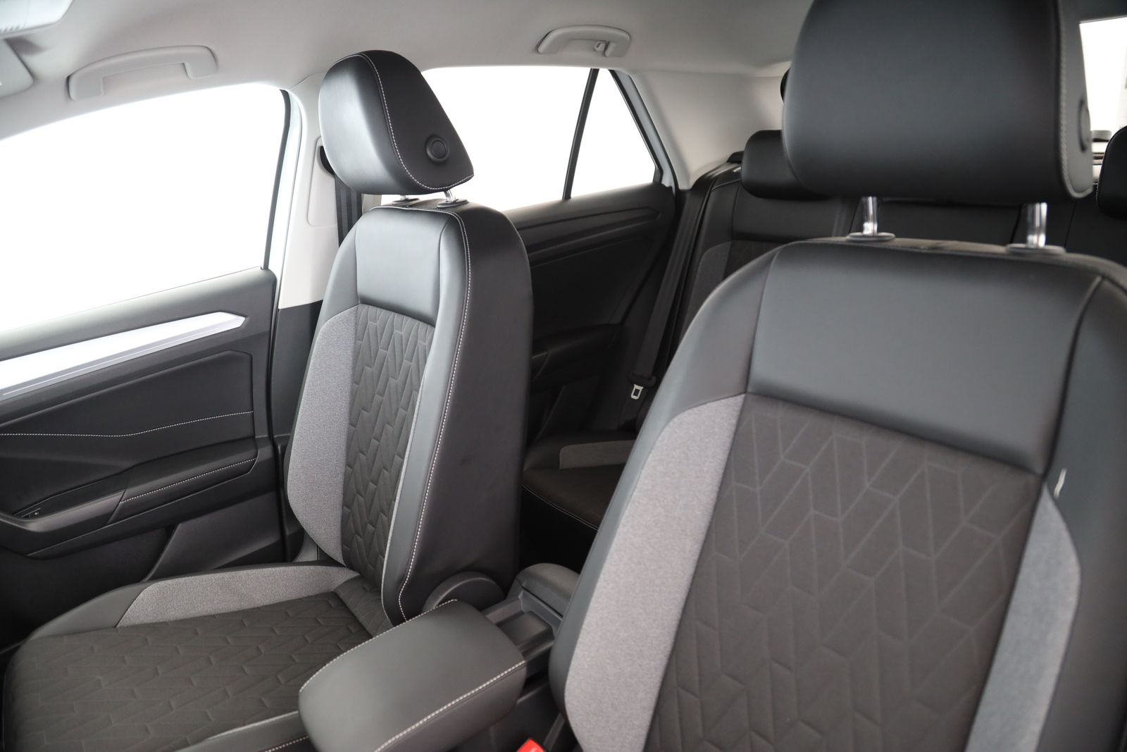 Volkswagen T-Roc - Bild 12