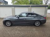 BMW 320i Advantage LED/LCP/Leder/SHG/ParkAss/BuiProf - BMW 320 in Düsseldorf