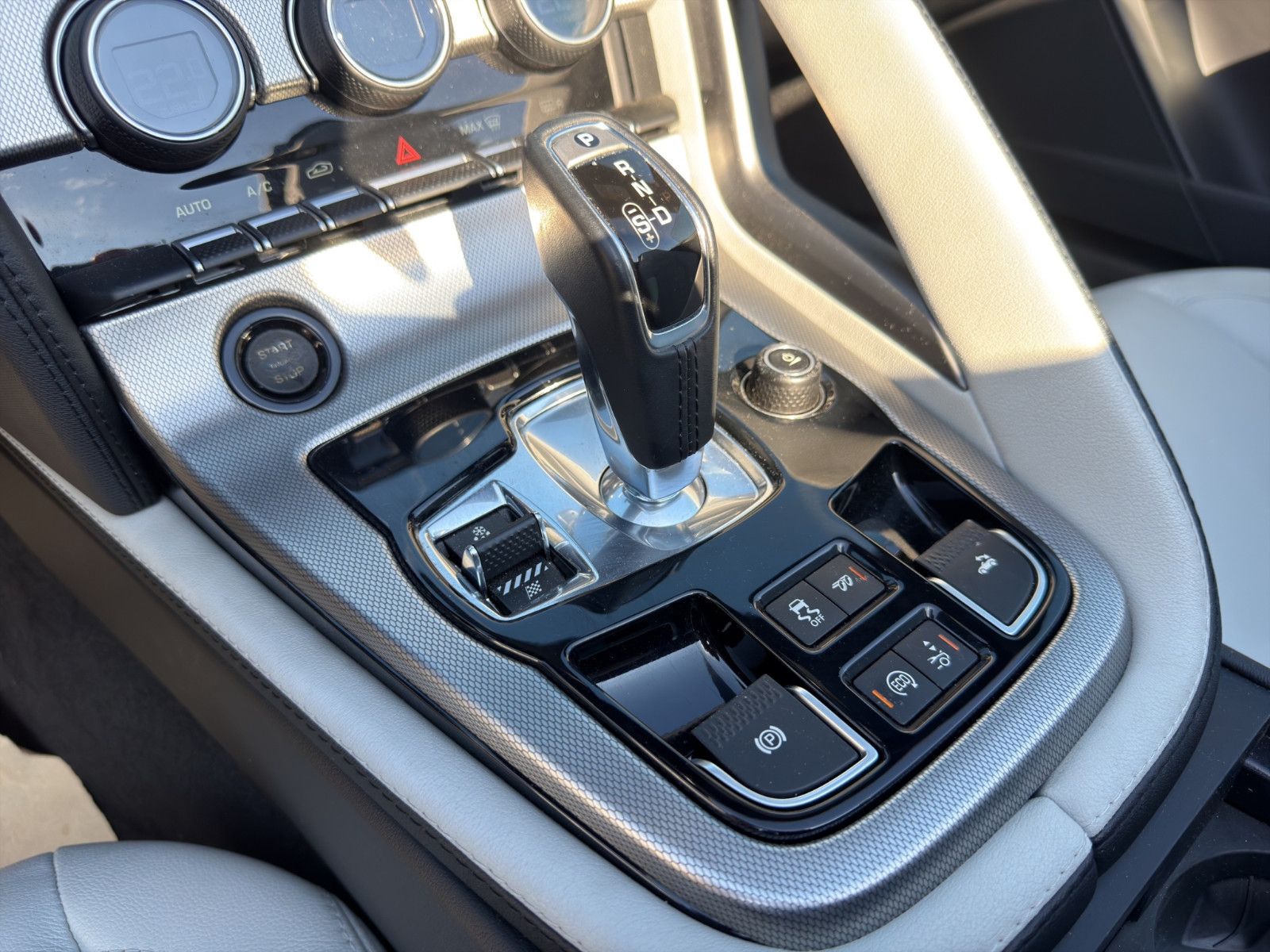 Fahrzeugabbildung Jaguar F-TYPE Cabrio/NEUZustand/Scheckheftgepflegt