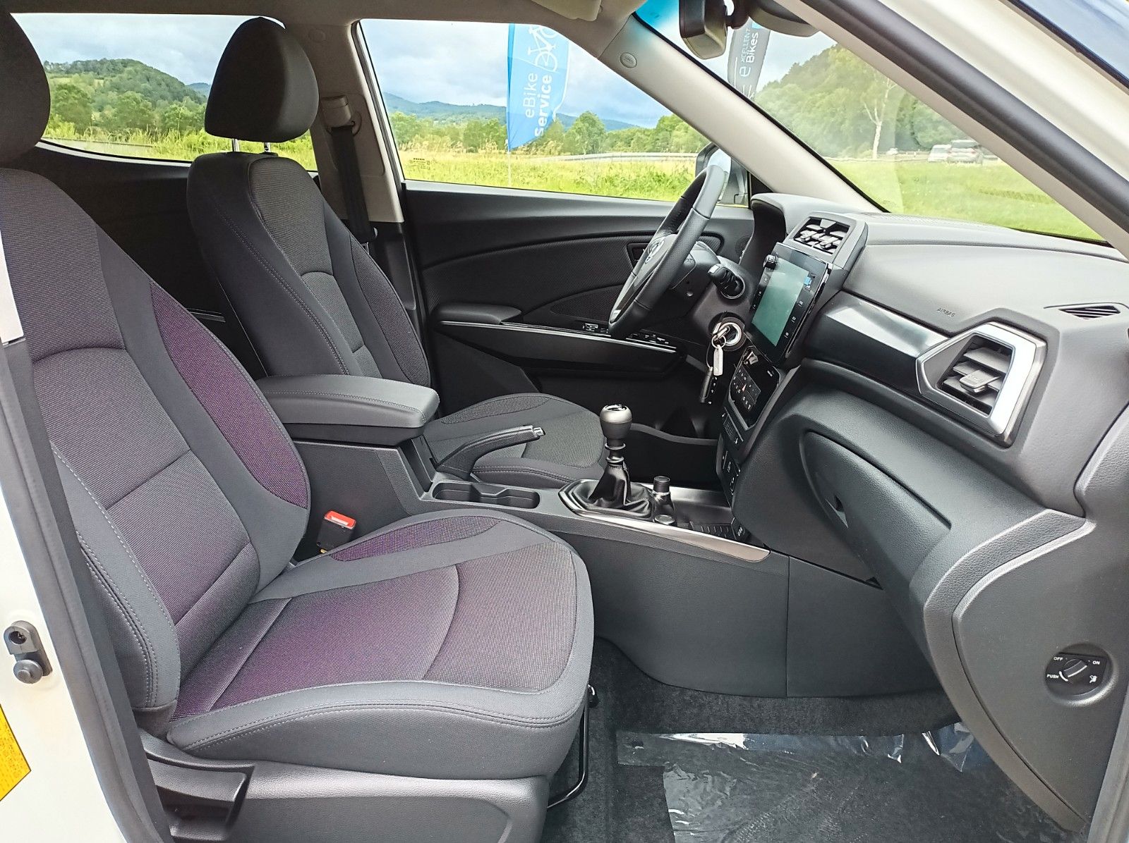 Fahrzeugabbildung KGM TIVOLI NOMAD+SH+KLIMAANLAGE+R.-KAMERA+10.25 ZOLL