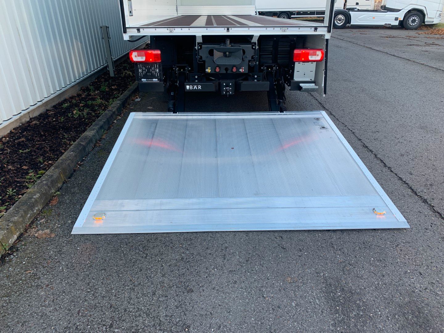 Fahrzeugabbildung DAF XD 450 FAN Swing-Board-Aufbau