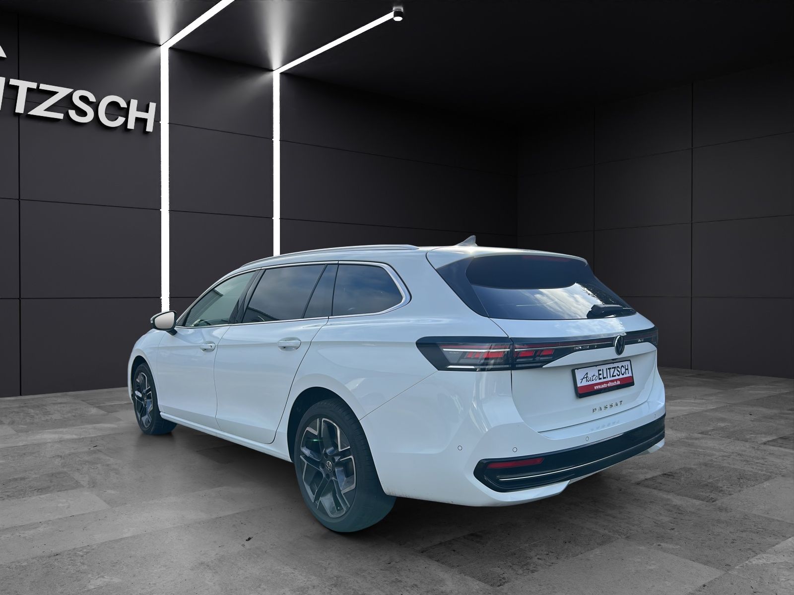 Fahrzeugabbildung Volkswagen Passat Elegance TDI DSG LED ACC 18" AHK Leder Pa