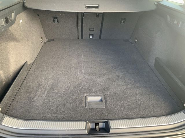 Passat Variant 1.5 eTSI DSG BUSINESS LED+ACC+AHK