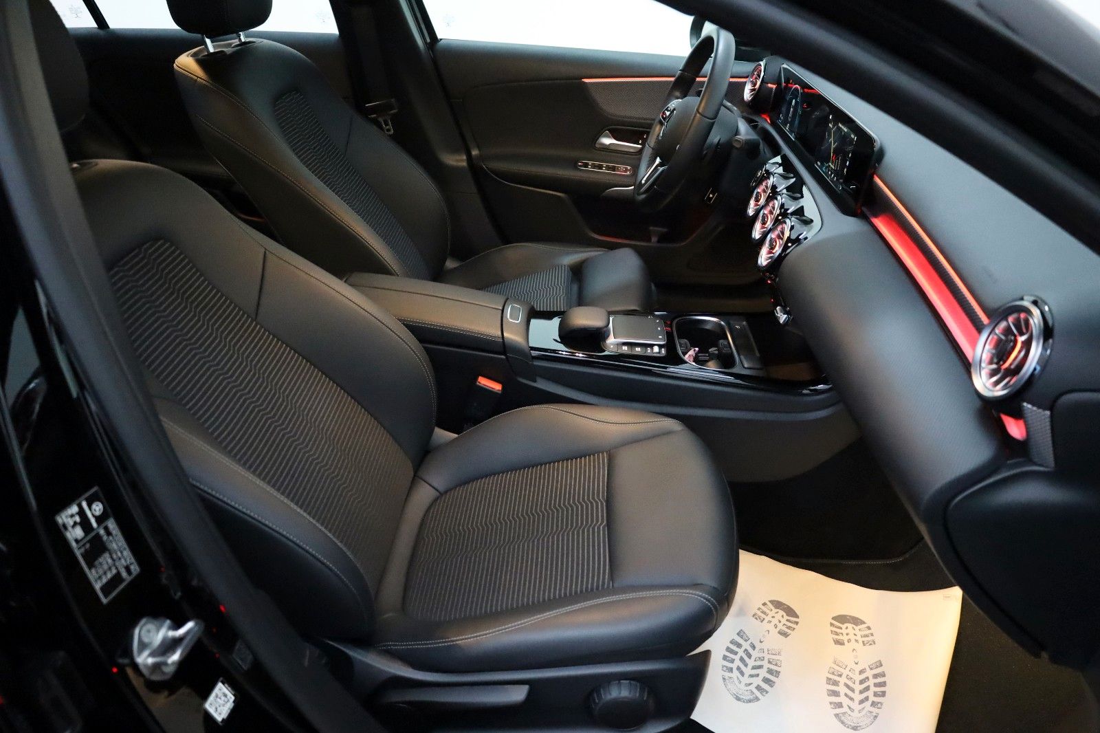 Fahrzeugabbildung Mercedes-Benz A 220d Lim. Progressive T.Leder,Navi,LED,SH,Park