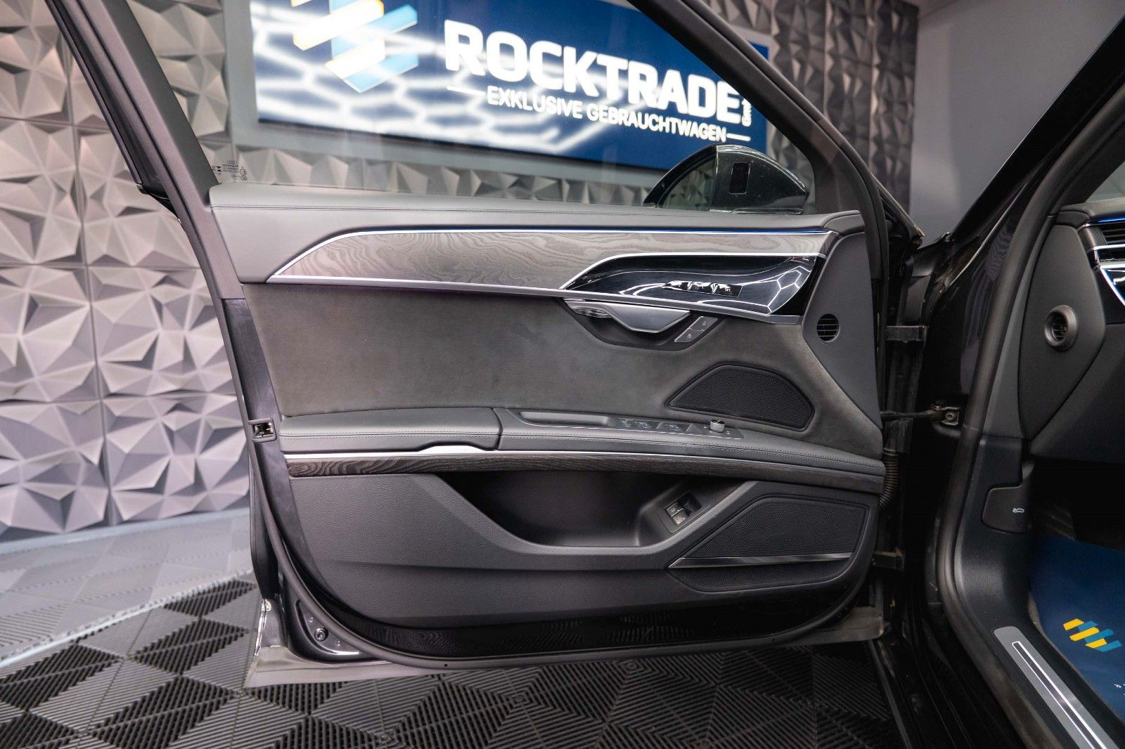 Fahrzeugabbildung Audi A8 60 TFSIe quattro S-Line *Dynamik*Pano*Massage
