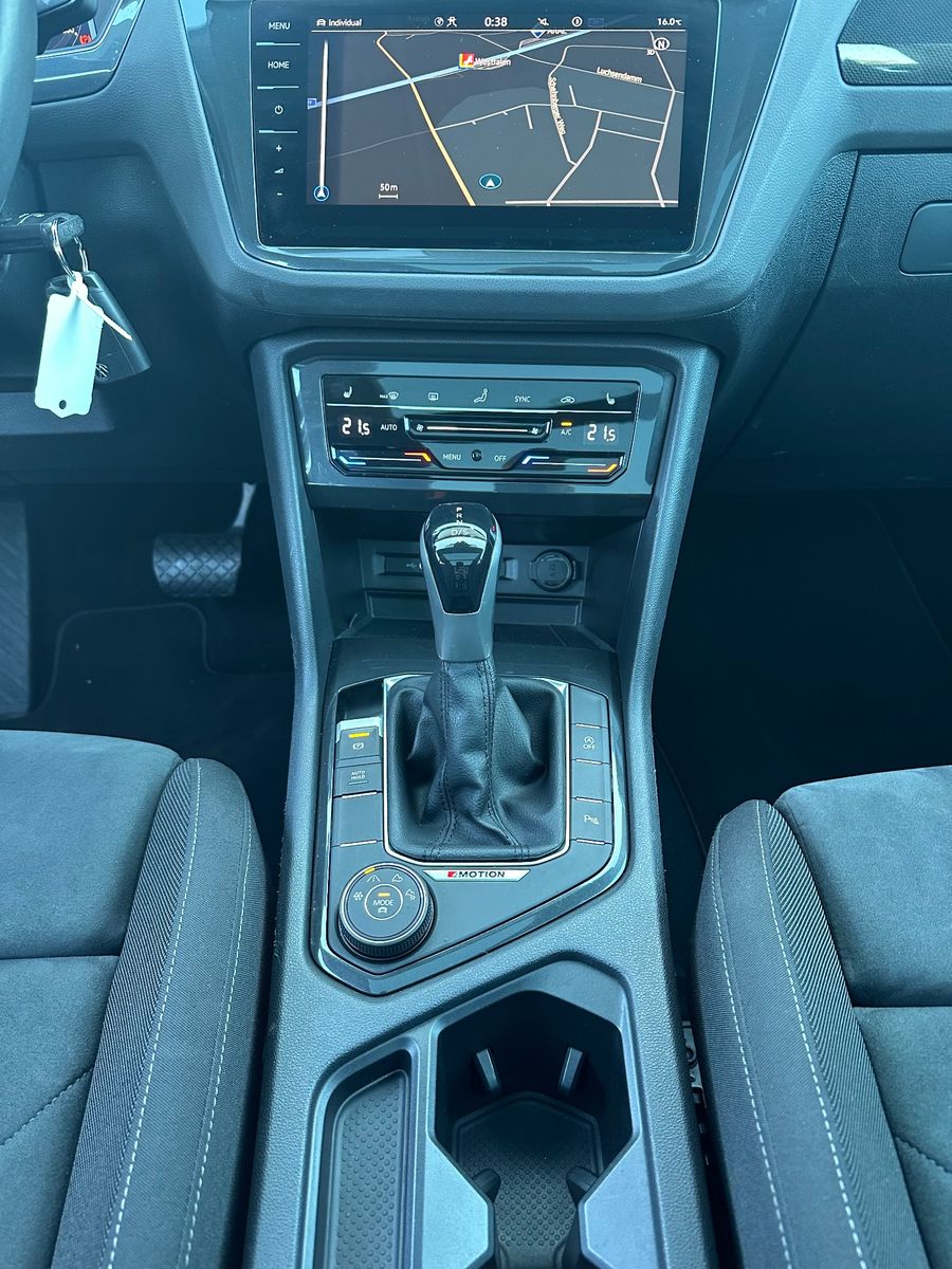 Fahrzeugabbildung Volkswagen Tiguan 2.0 TDI DSG 4Motion Life NAV+IQ-LIGHT