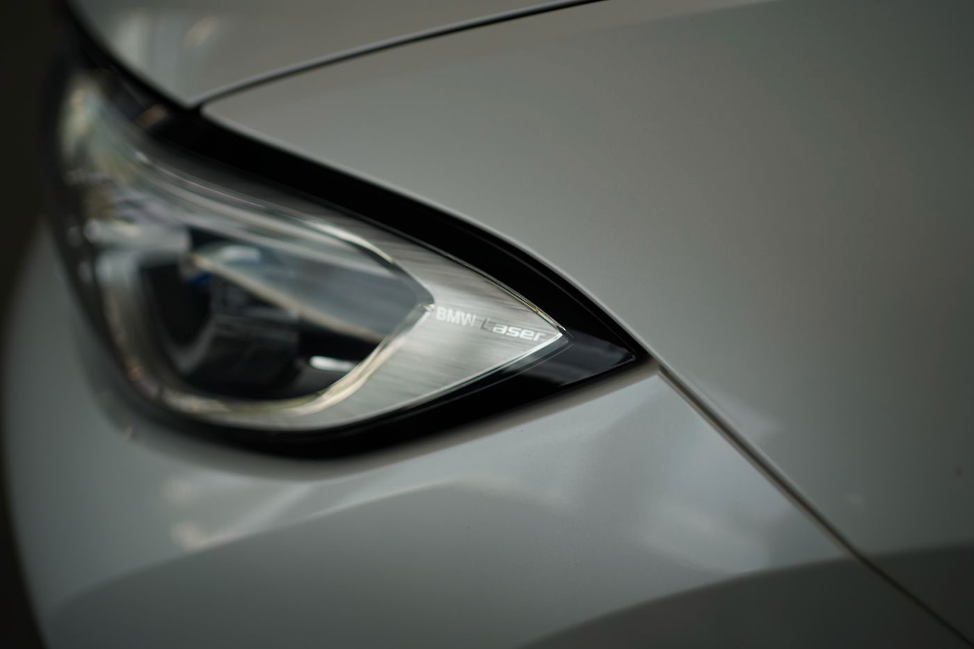 Fahrzeugabbildung BMW 320d Sport Line +HeadUp+AHK+Laserlicht+Parkassis