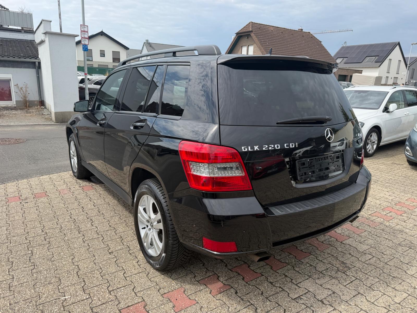 Mercedes-Benz GLK220 2011 — engine 2.143 cm³, 170 HP (125kW)