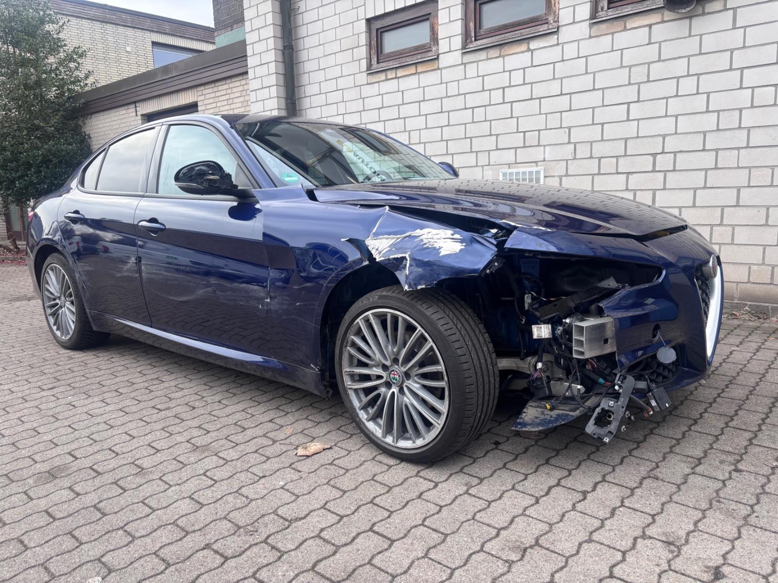 Alfa Romeo Giulia Business 1.Hd/Navi/BiXenon/RFK/Memory/ACC