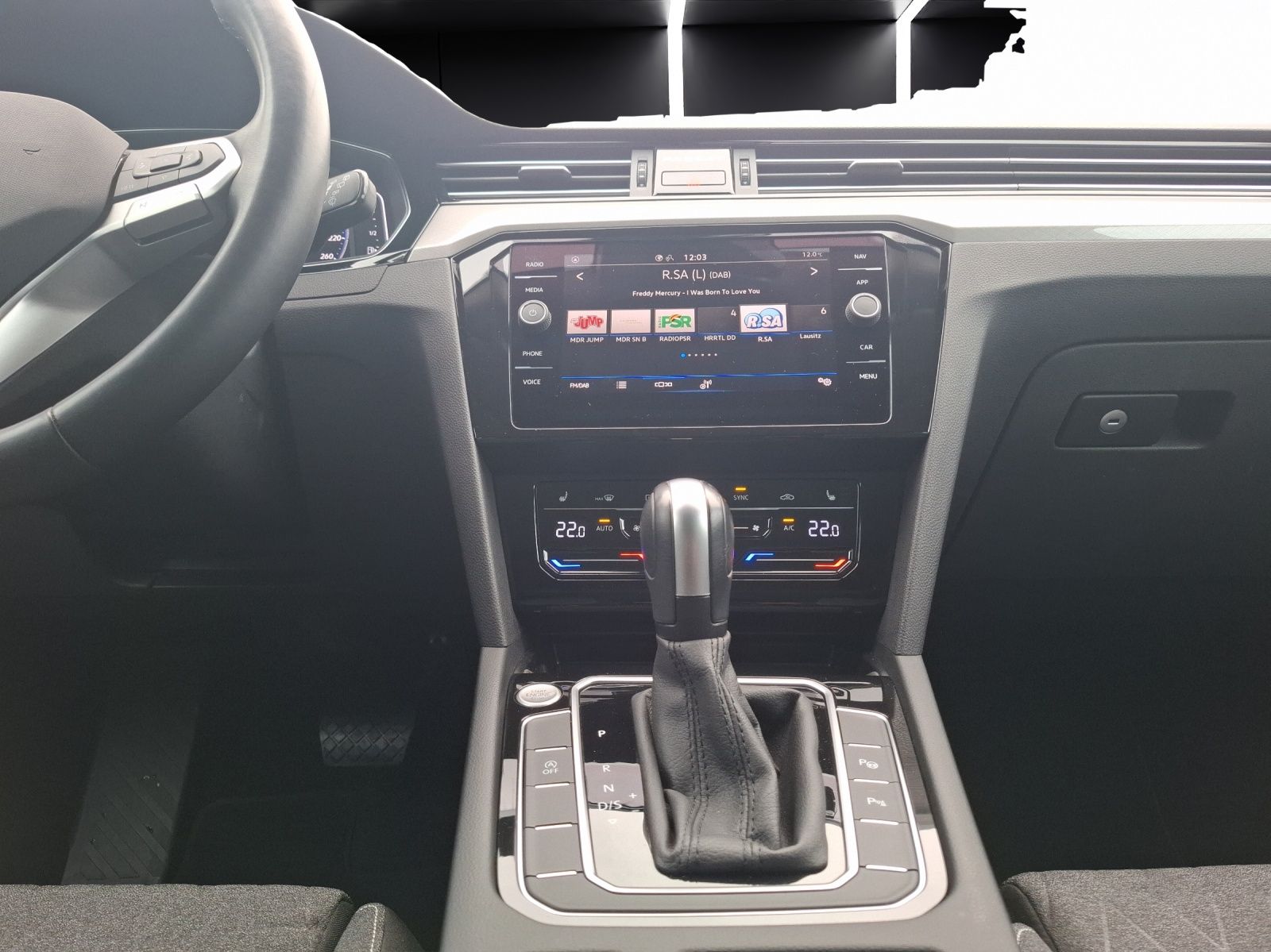 Fahrzeugabbildung Volkswagen Passat Variant TSI Business DSG Matrix Navi AID