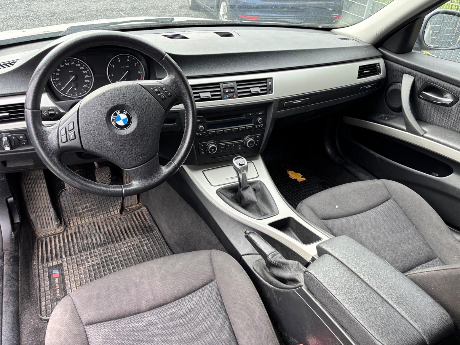 BMW 318 2012 — photo 6