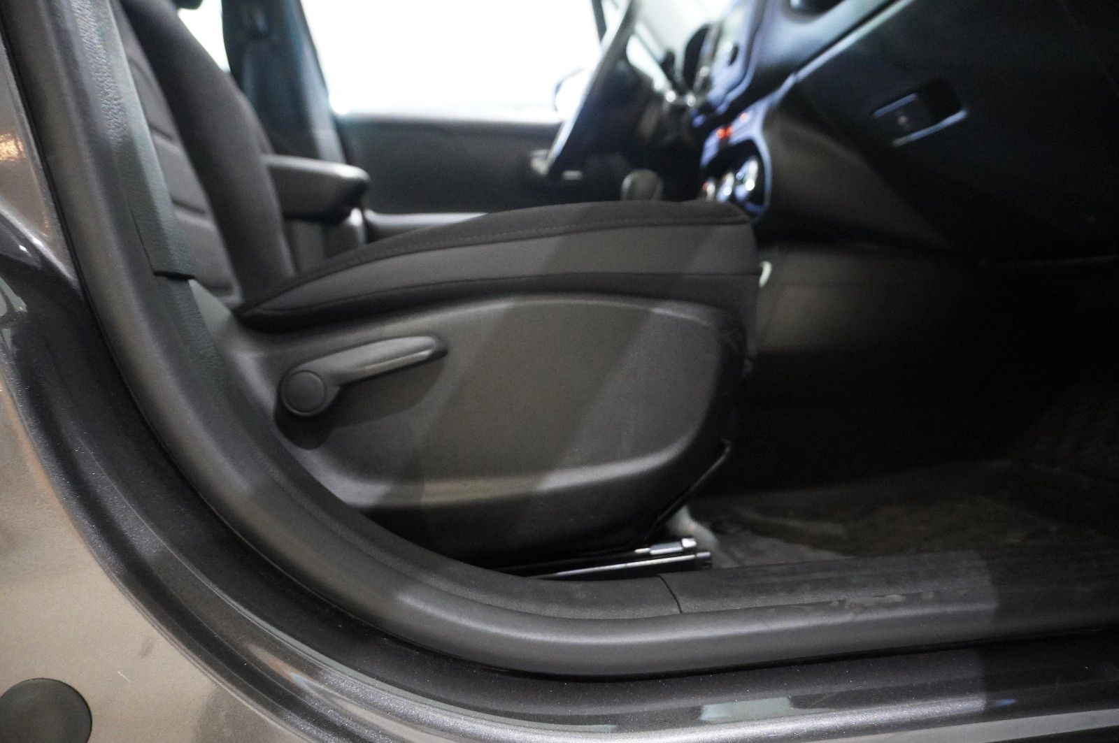 Fahrzeugabbildung Jeep Renegade 1.4 LIMITED 4WD BI-XENON/SHZ/PANO./DAB+