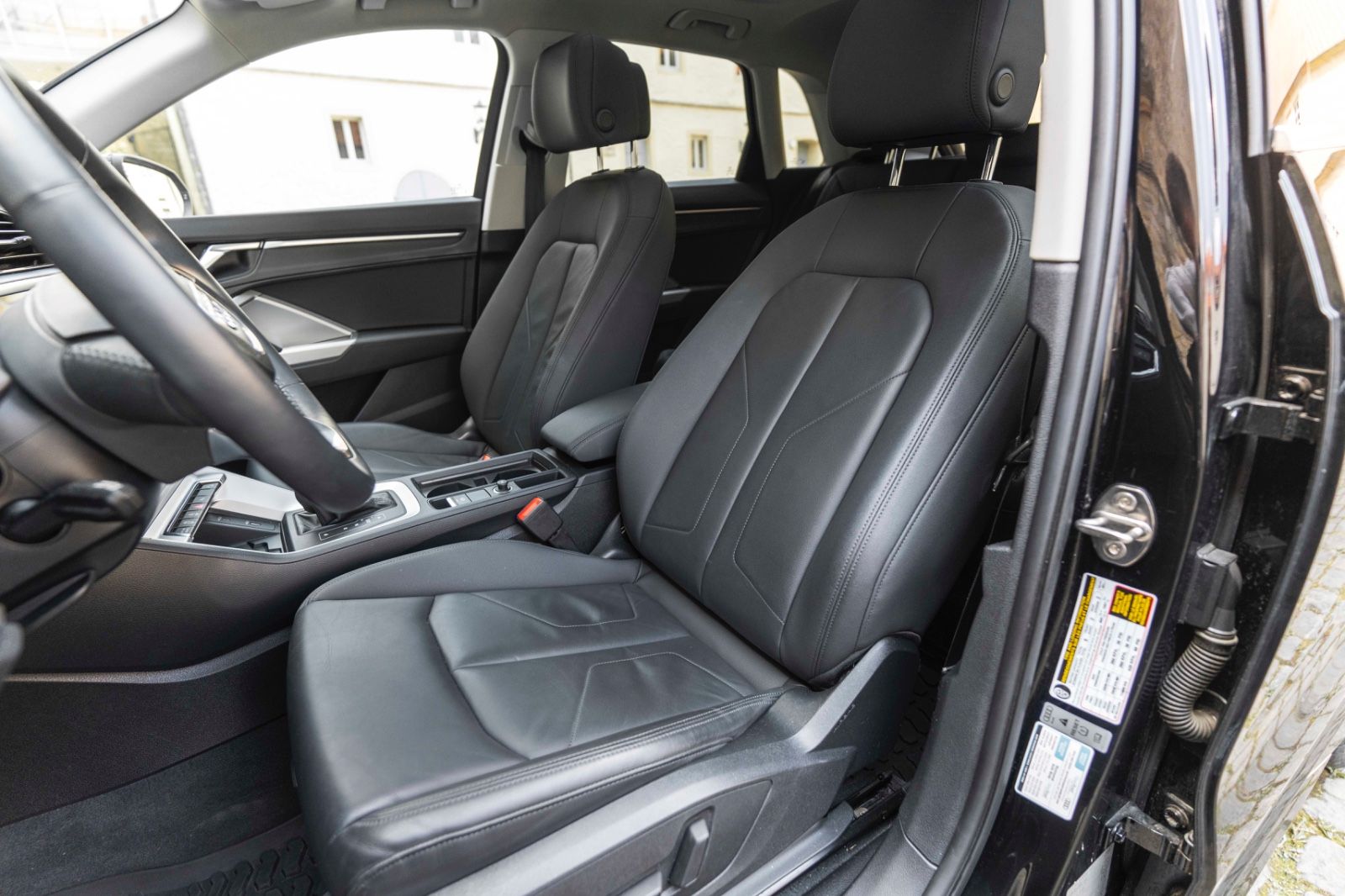 Fahrzeugabbildung Audi Q3 Quattro S-Line KAM NAV TOTW SPUR LED CARPLAY