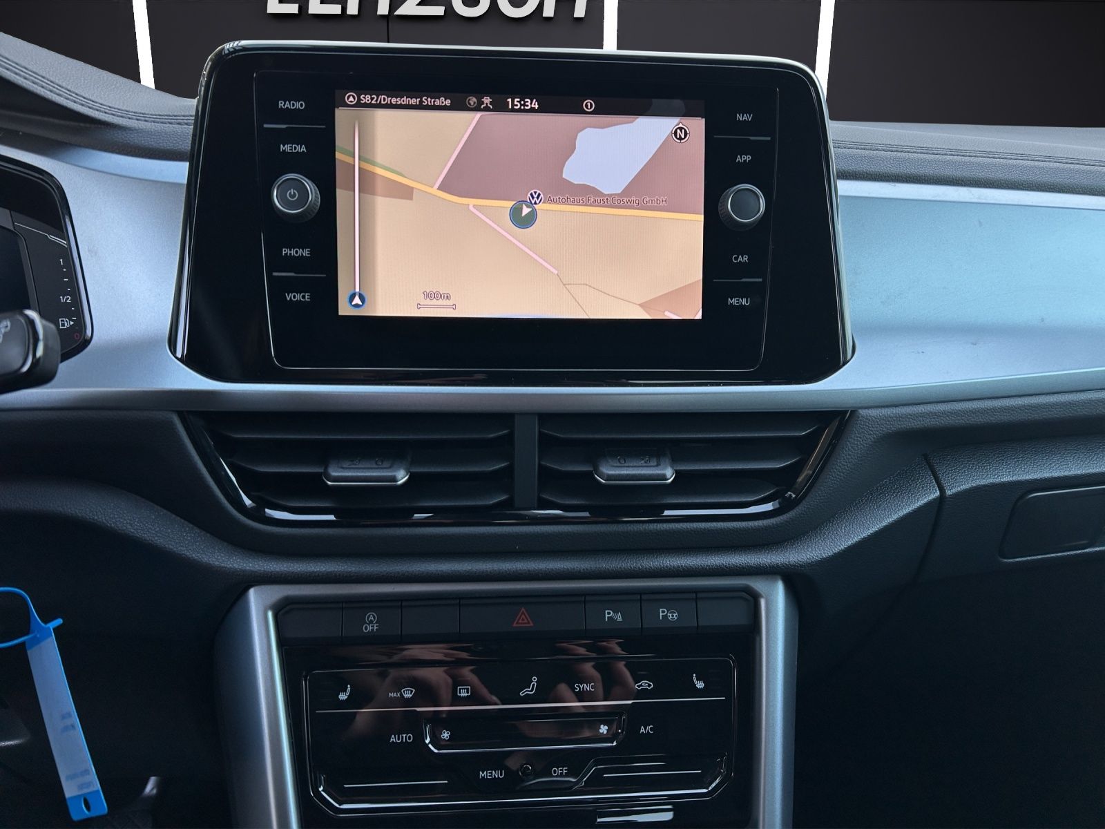 Fahrzeugabbildung Volkswagen T-Roc TSI Life LED Navi AID APP SH LM