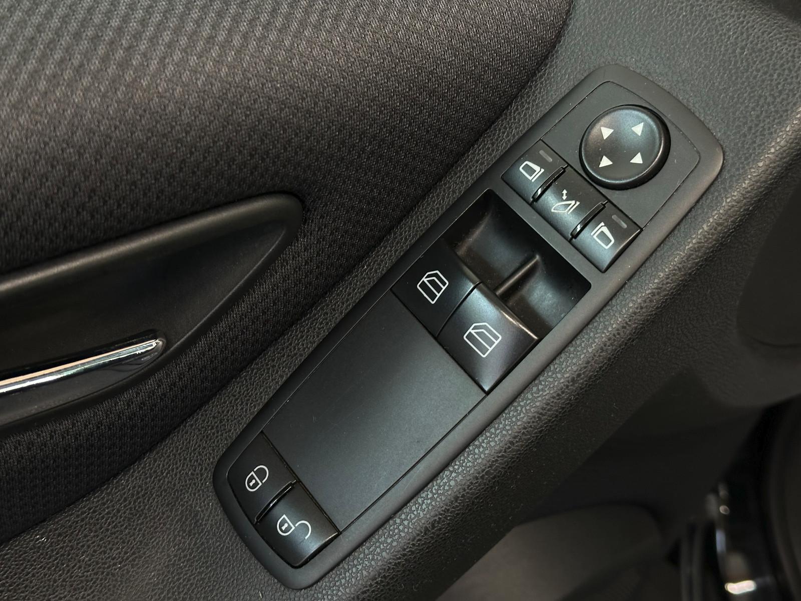 Mercedes-Benz A170 2009 — photo 15